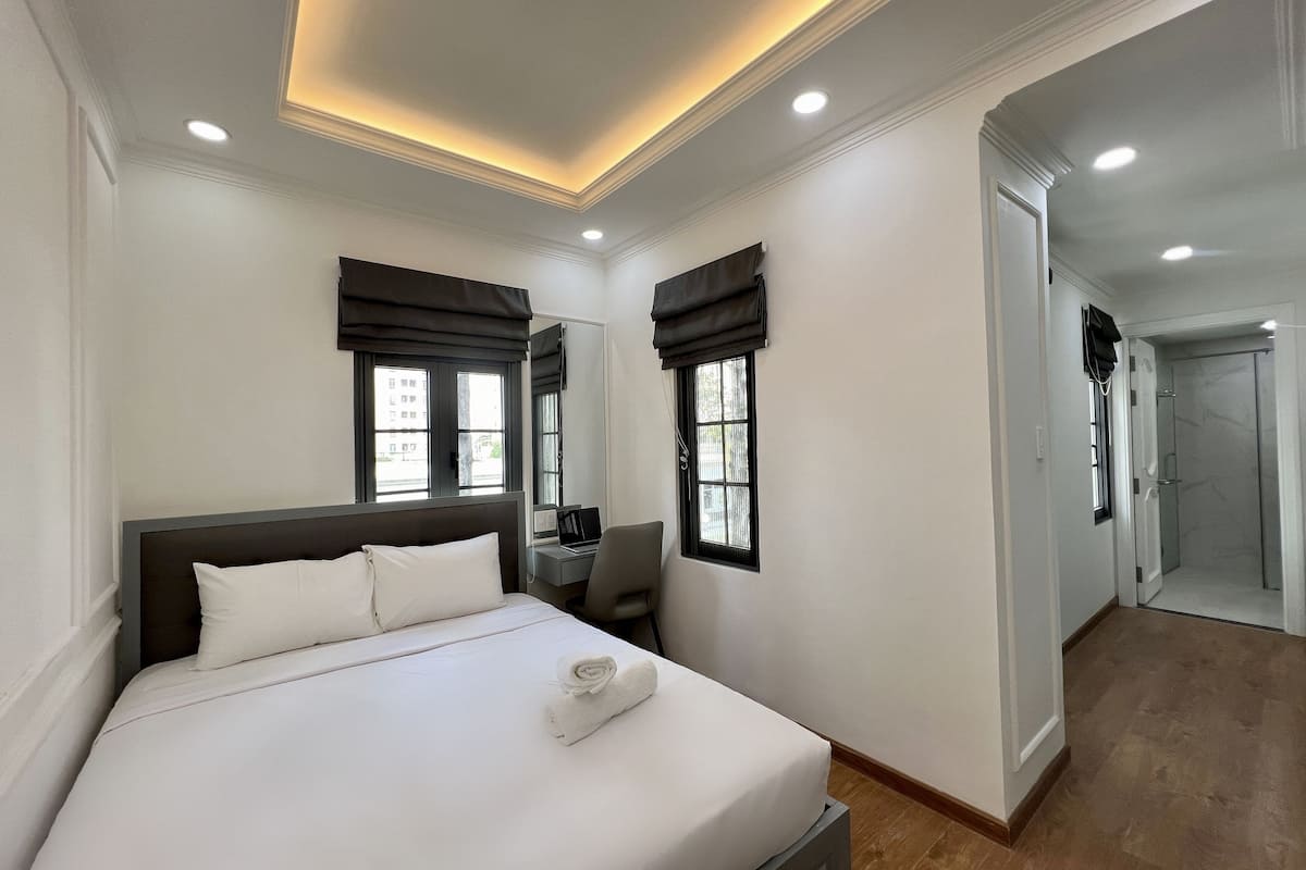 Deluxe Apartment | 1 bedroom, minibar, individually decorated, individually furnished