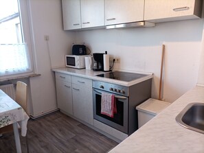 Kühlschrank, Ofen, Herdplatte, Geschirrspüler