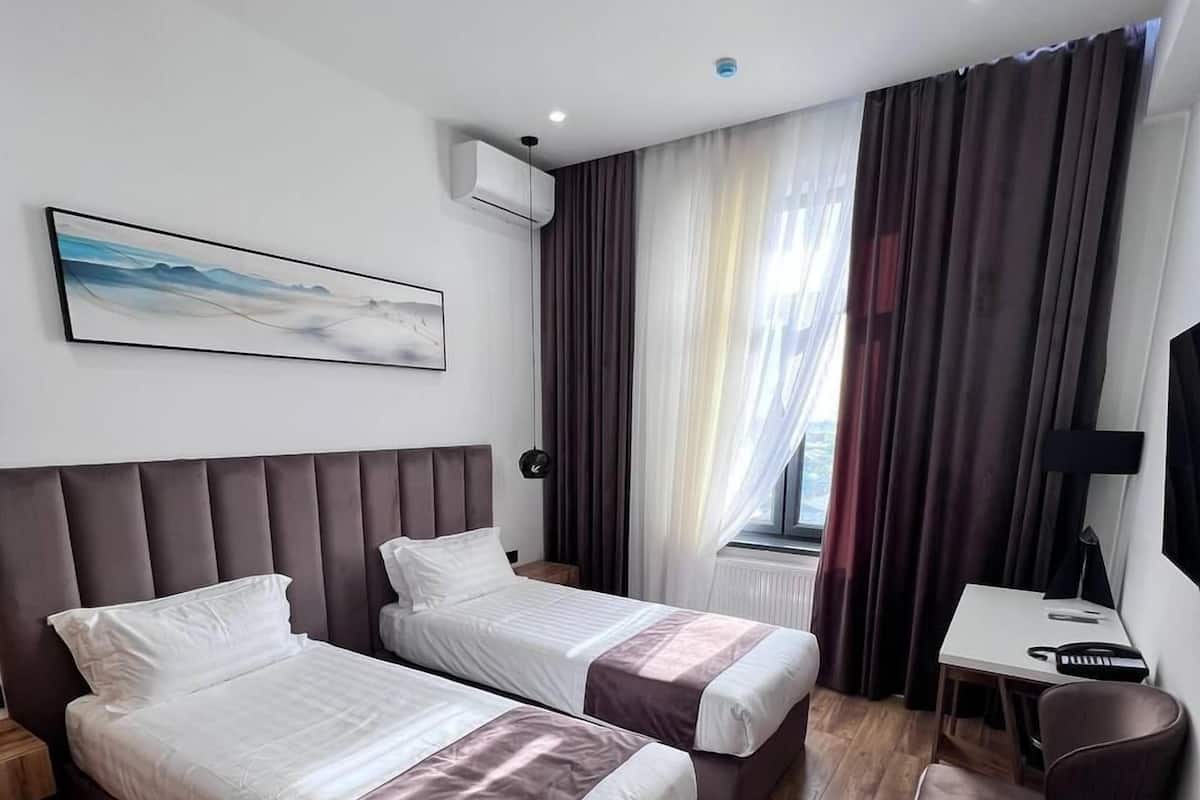 Classic Room | Premium bedding, minibar, in-room safe, desk