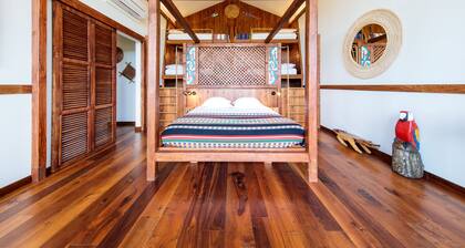 Les Lodges - Parrot World