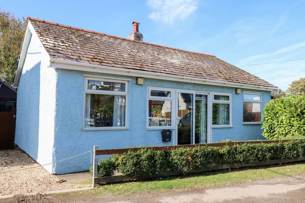 MEADOWSWEET, pet friendly, character holiday cottage in Anderby Creek