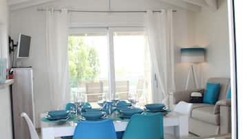 Panoramic-Apartment | Wohnbereich | Kinderspielzeug, Bücher