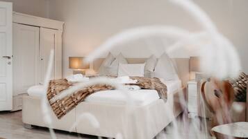 5 Schlafzimmer, Schreibtisch, Bügeleisen/Bügelbrett, Reisekinderbett