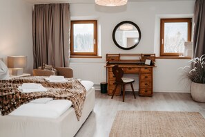 5 bedrooms, desk, iron/ironing board, travel cot