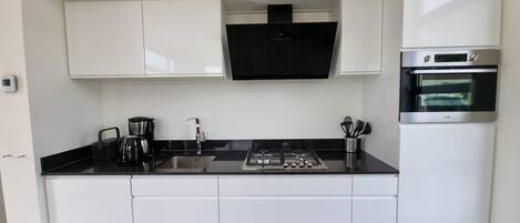 Fridge, microwave, stovetop, dishwasher