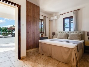 7 bedrooms, iron/ironing board, Internet, bed sheets