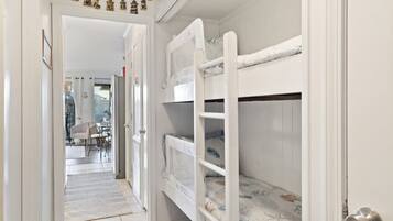 1 dormitorio, tabla de planchar con plancha, cuna de viaje y wifi gratis