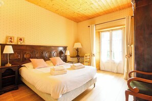 4 soverom, strykejern/-brett, reiseseng for barn og wi-fi (inkludert)