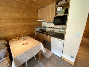 Refrigerador, horno, lavavajillas, cafetera/tetera