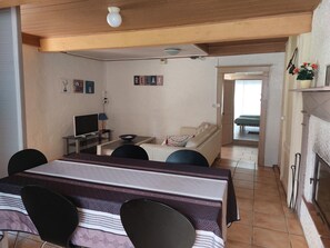 Dining - Geruime Gîte, Laat u Verrassen in de Lot-et-garonne (Saint-Laurent)