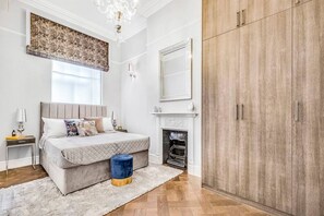 2 عدّة غرف نوم ومكتب ومكواة/لوح كي وواي فاي