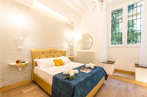 Room | Soundproofing, free WiFi - Roma Charming Rooms (Rome)
