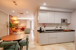 Fridge, microwave, oven, coffee/tea maker