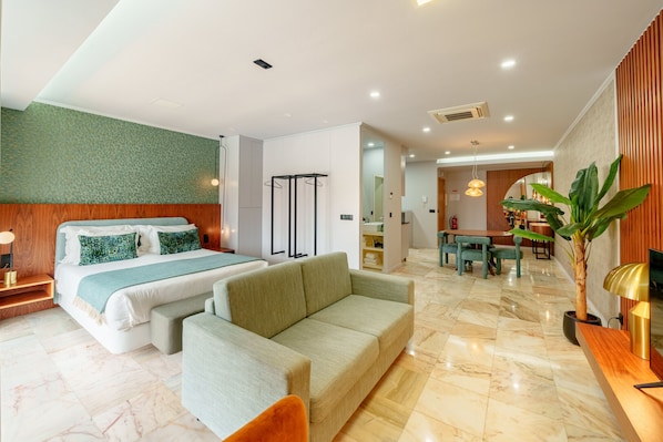 In-room safe, iron/ironing board, free WiFi, bed sheets