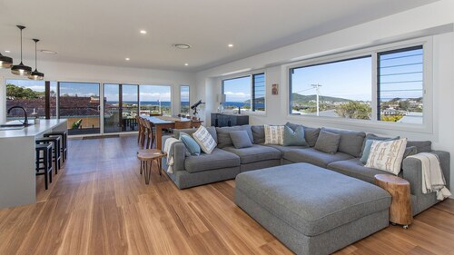 Cloudcatcher atop Bennets Head.