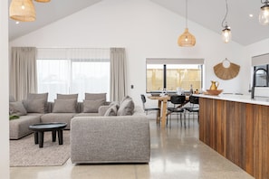 TV connectée, Netflix, livres, services de streaming