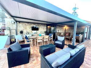 Outdoor dining - BLUE HOLIDAY LUXURY APARTMENT  (Letojanni)