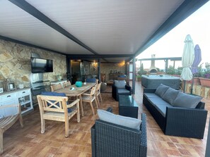 Outdoor dining - BLUE HOLIDAY LUXURY APARTMENT  (Letojanni)