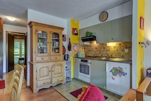 Fridge, microwave, oven, stovetop - Appartement Savoleyres 30 - La Tzoumaz, 4 Vallees (La Tzoumaz)