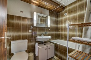 Bathtub, hair dryer, towels