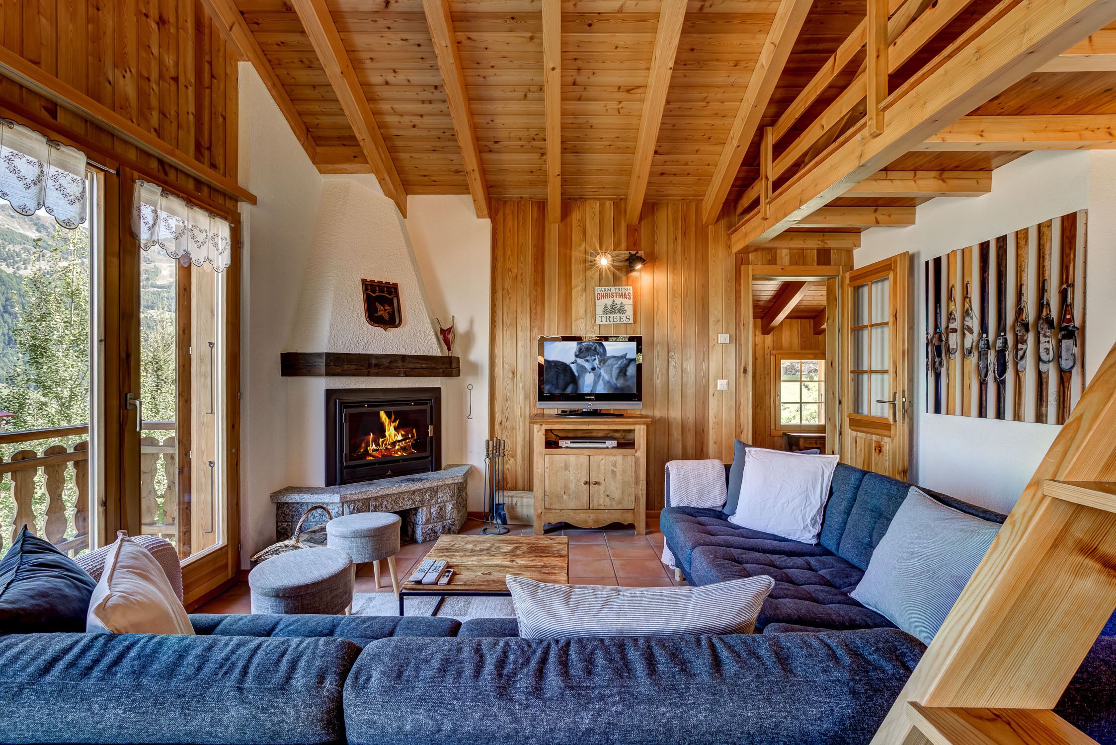 Télévision, cheminée