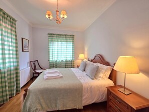 5 Schlafzimmer, Bügeleisen/Bügelbrett, Internetzugang, Bettwäsche