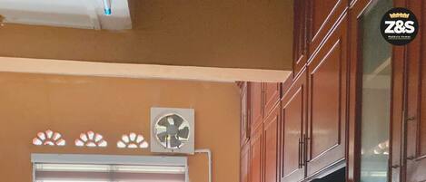 Kühlschrank, Herdplatte