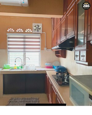 Refrigerador, placa de cocina