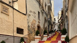 A narrow street with stone steps leading up to a building with a mural. - Genuine Spanish villa - large private pool - close to the beach - sun all day (Benissa)