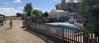 Luxury Holiday Home With Pool - Sleeps 13