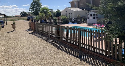 Luxury Holiday Home With Pool - Sleeps 13