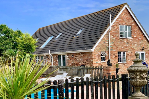 Utendørsbasseng og et oppvarmet basseng