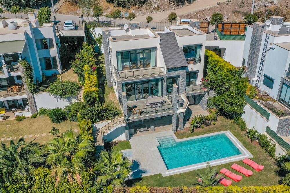 Villa Green House