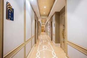 المنشأة من الداخل