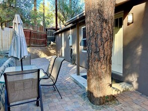 Outdoor dining - Mountain Flower Cabin - Prescott Cabin Rentals (Prescott)