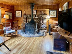 Interior - Mountain Flower Cabin - Prescott Cabin Rentals (Prescott)