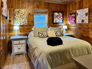 2 bedrooms, iron/ironing board, free WiFi, bed sheets - Mountain Flower Cabin - Prescott Cabin Rentals (Prescott)