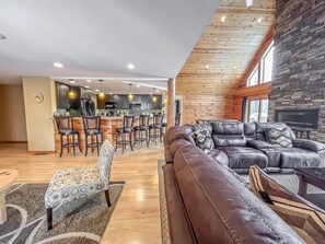 Smart-TV, Kamin, DVD-Player