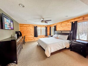 5 bedrooms, WiFi, bed sheets - Huge + Quiet + Hot Tub + Theatre Room (Oakland)