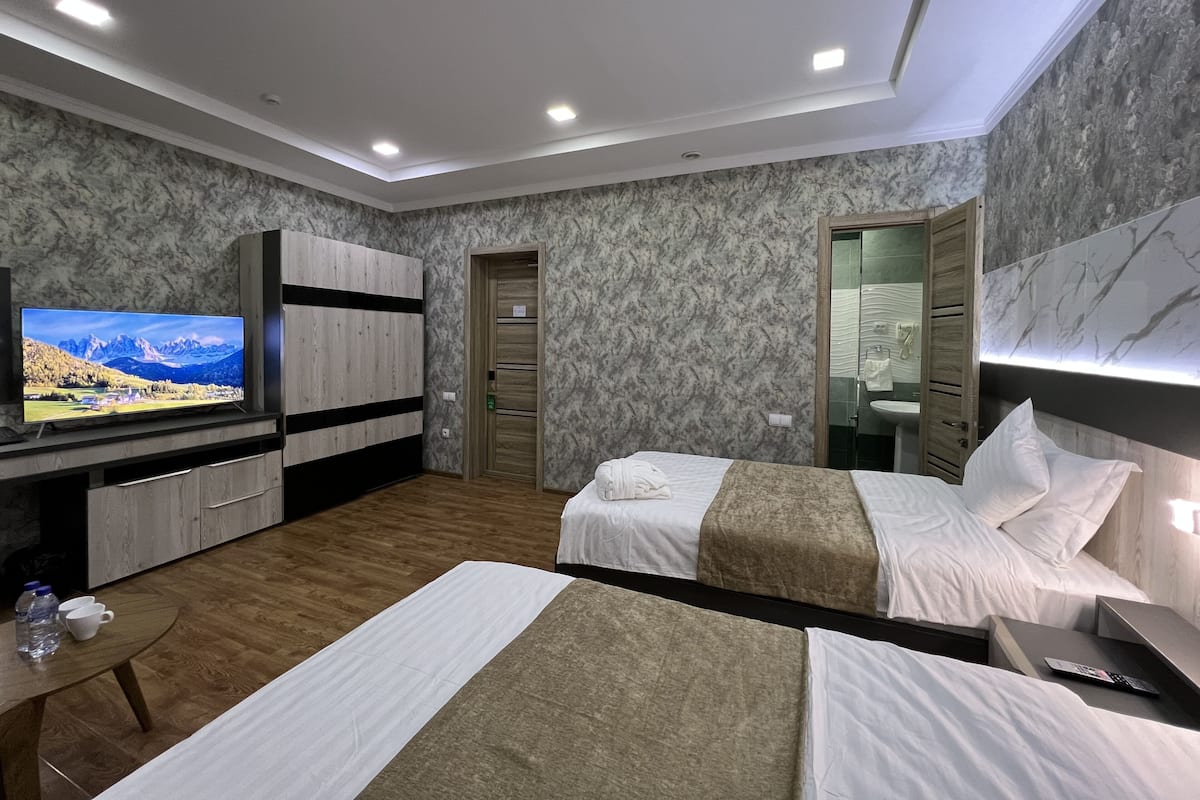 Minibar, individually decorated, individually furnished, desk
