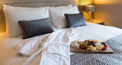 Castle Varagh Hotel & Bar