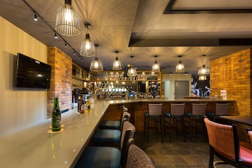 Castle Varagh Hotel & Bar
