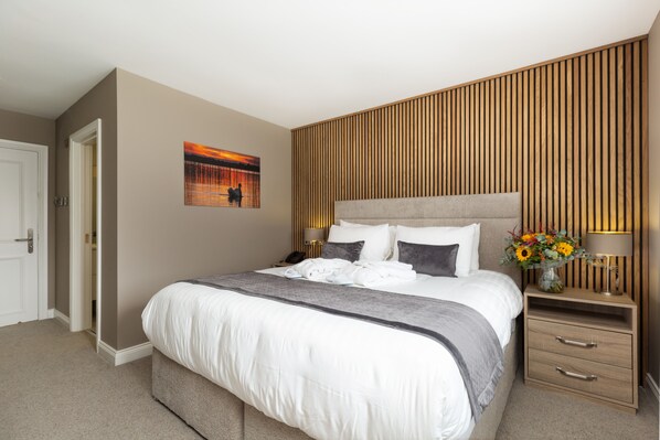 Premium bedding, soundproofing, iron/ironing board, free WiFi