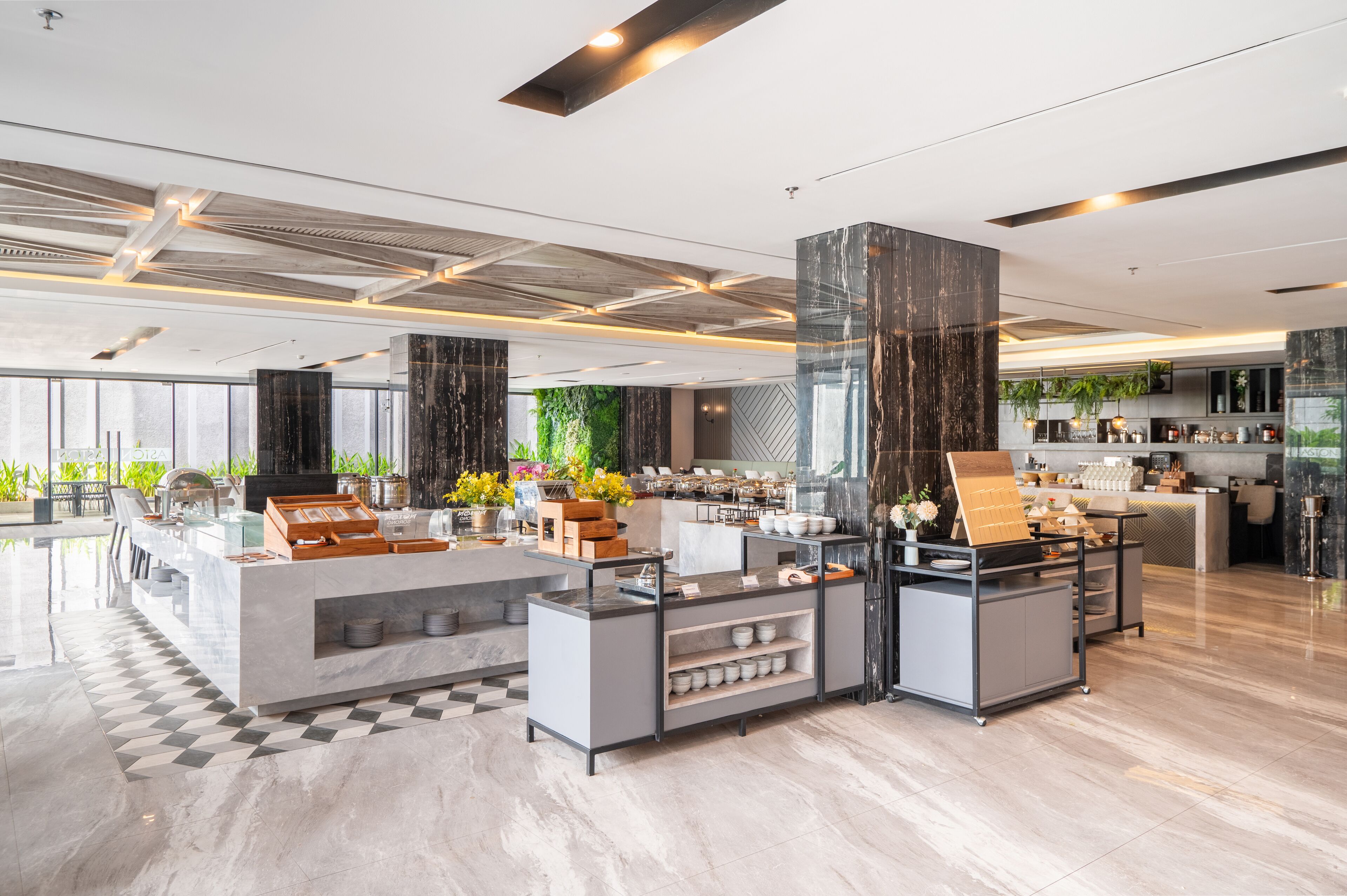 بوفيه فطور يوميًا بتكلفة قدرها (275000 IDR للشخص)