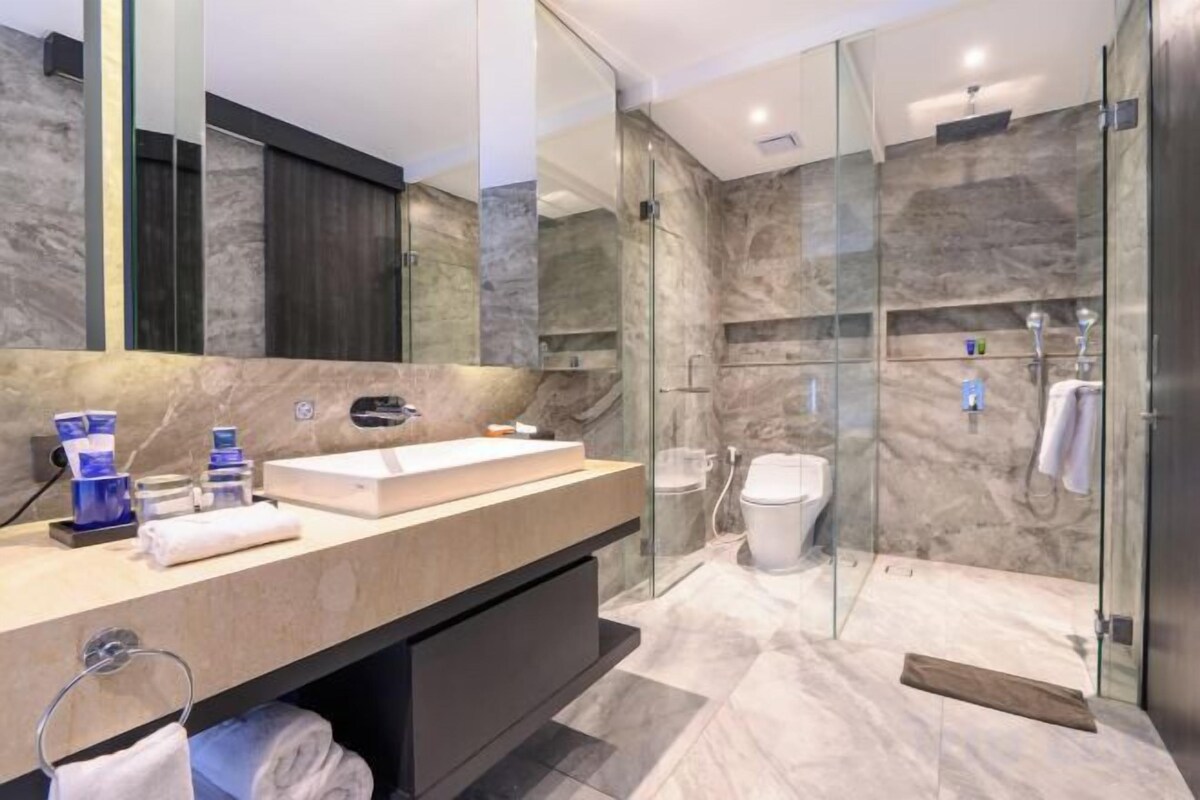 Bathroom | Hair dryer, towels