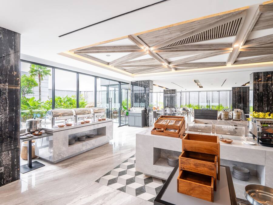 Daily buffet breakfast (IDR 275000 per person)