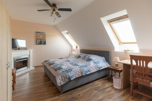 3 chambres, bureau, chambres insonorisées, fer et planche à repasser