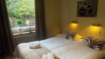 Basic dubbelrum | MörklÀggningsgardiner, ljudisolering, gratis wi-fi och sÀngklÀder