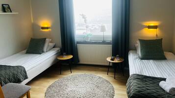Comfort dubbelrum eller tvÄbÀddsrum | MörklÀggningsgardiner, ljudisolering, gratis wi-fi och sÀngklÀder