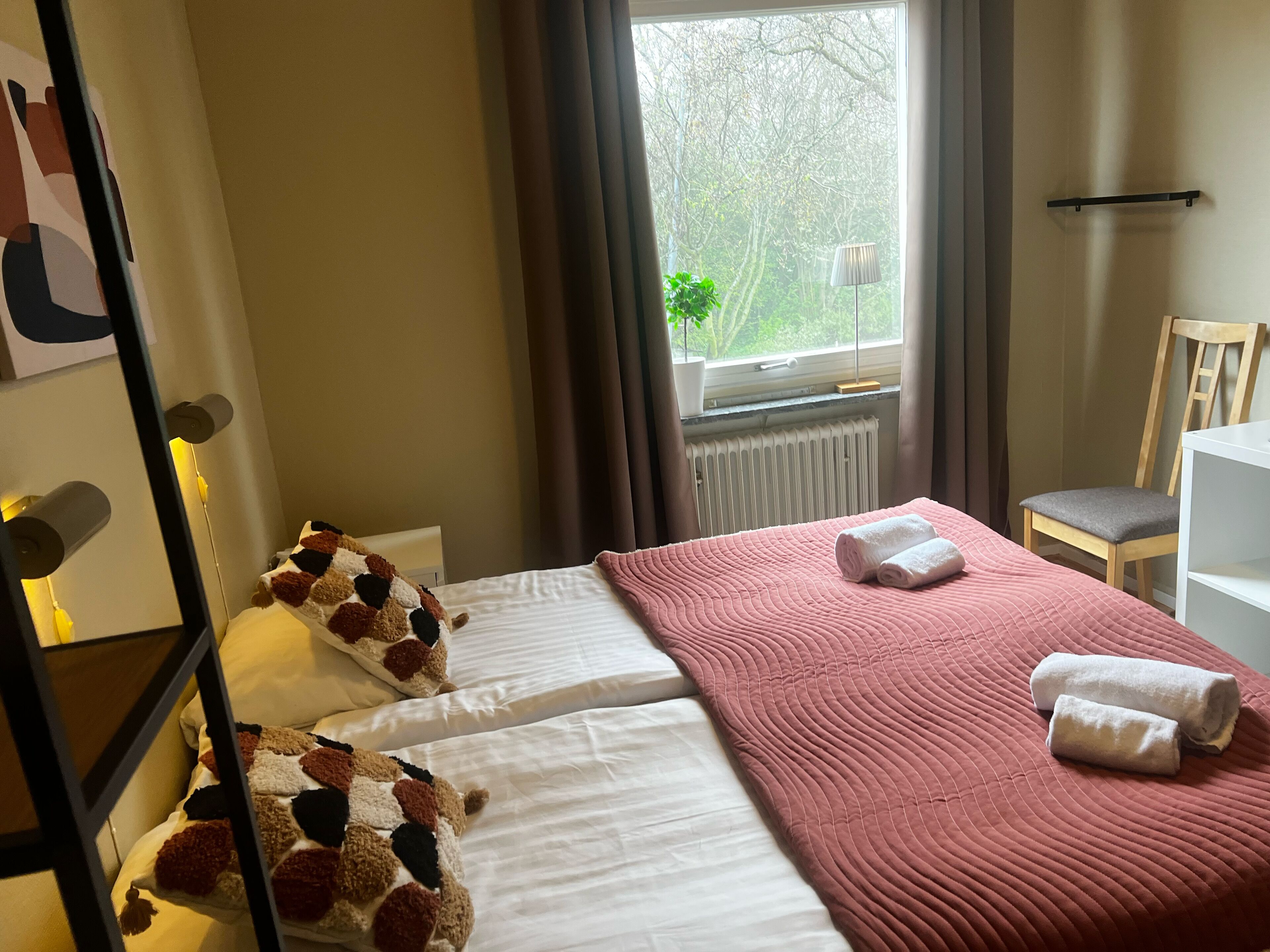 Cortinas blackout, sistema de insonorización y wifi gratis 